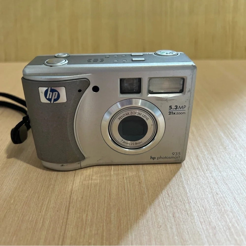 HP Photosmart 8886 Camera Tested w/Docking Station Untested Turns On-Read Below